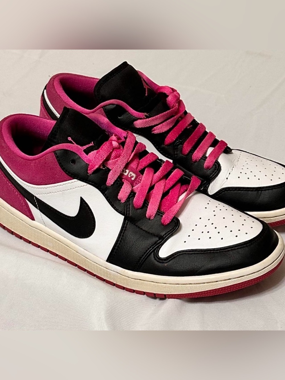 Nike Jordan Women’s Sneakers in Black, White & Pink Size 10.5